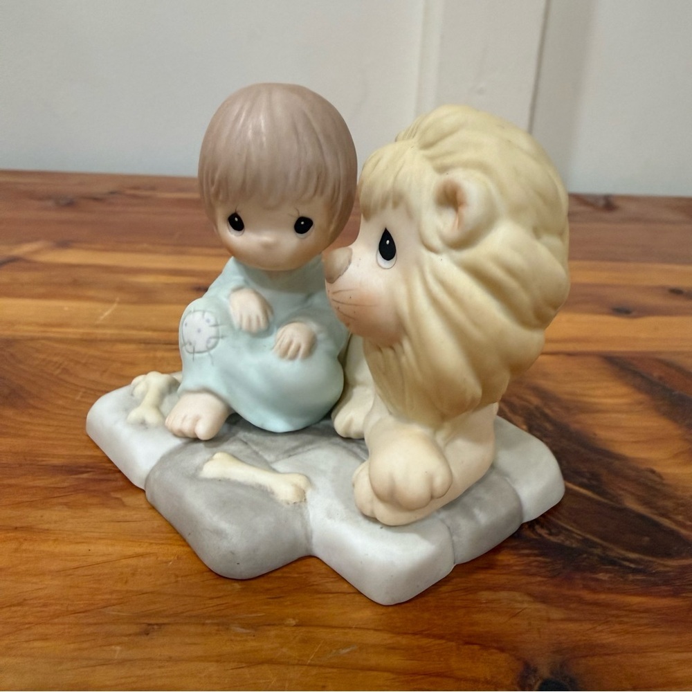 Vintage 1998 Precious Moments "Daniel & The Lion" Porcelain Figurine - Picture 2 of 6